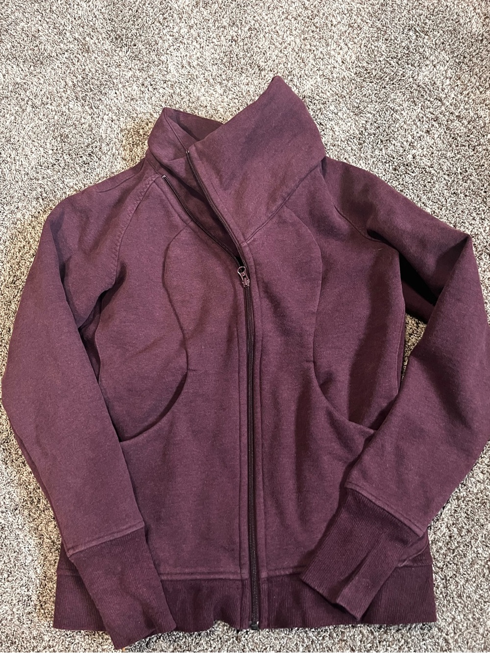 Lululemon Cozy Cuddle Up Jacket
Heathered Bordeaux Drama / Bordeaux Drama Sz 8